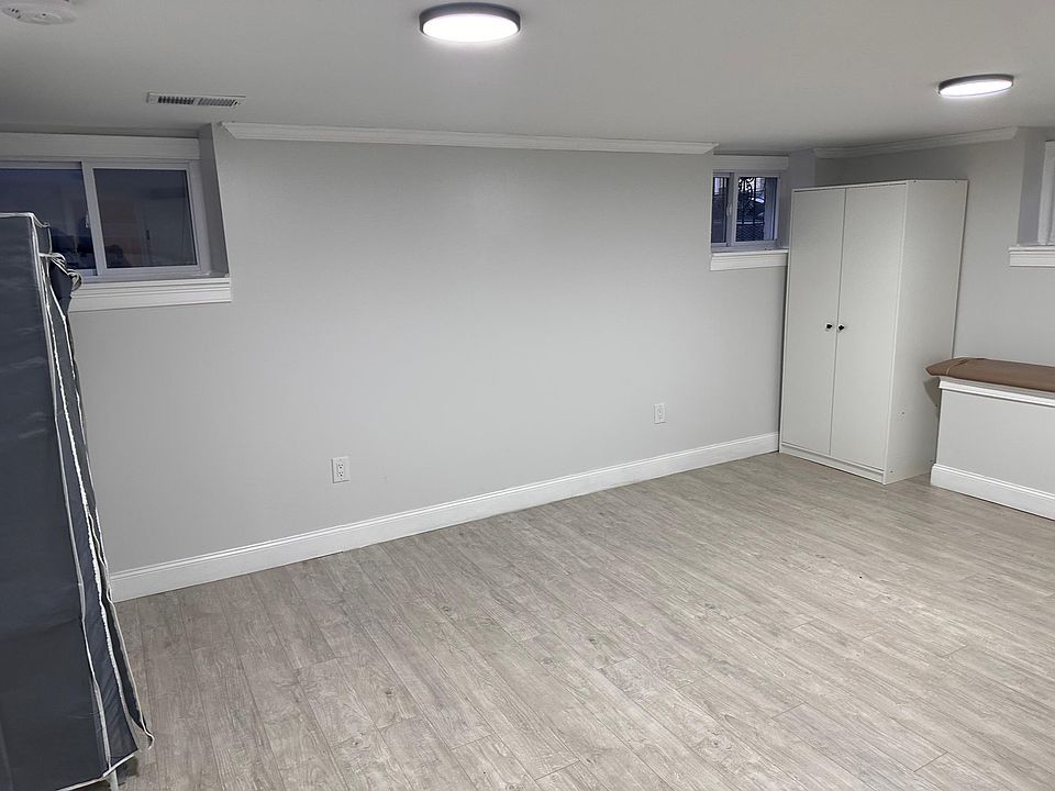 1st image of 361 Leslie St Floor 1