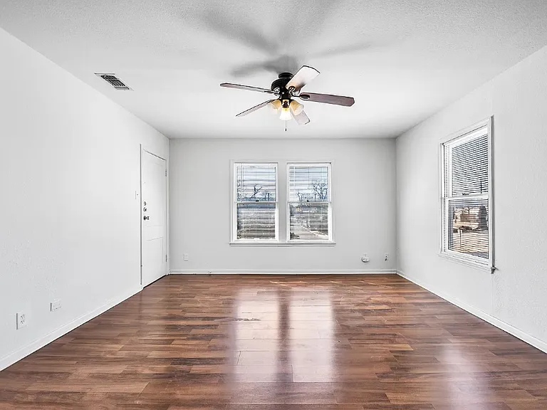 118 N Oaks Ave #1A — Photo 4