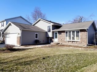 510 Merrill Ln, Grayslake, IL 60030
