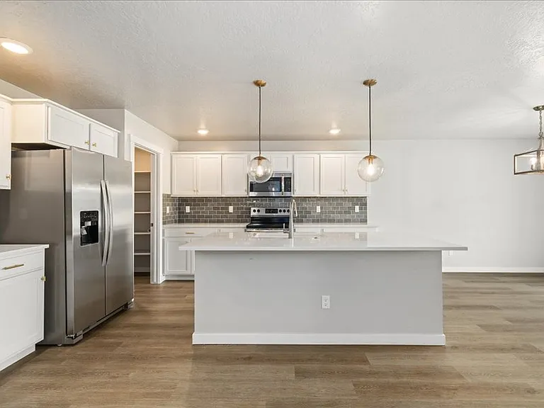 5032 W White Birch St — Photo 8