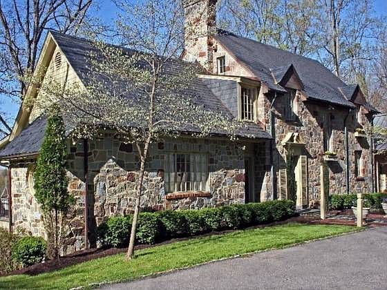 1st image of 326 Lynton Ln