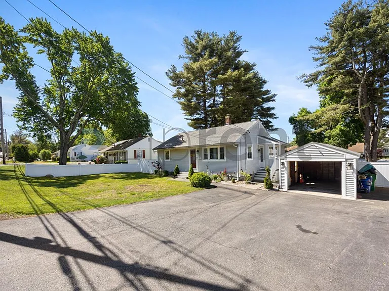 371 Salem St — Photo 27