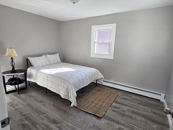 furnished yard view room