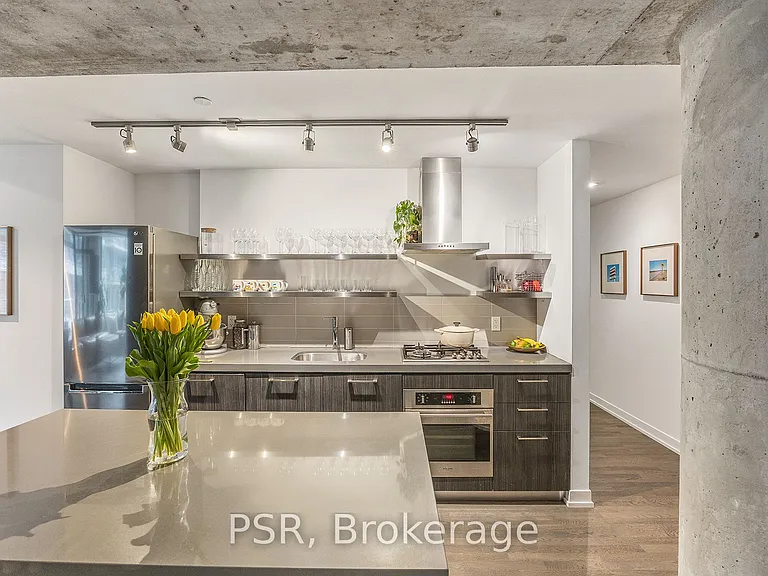 560 King St W #203 — Photo 5
