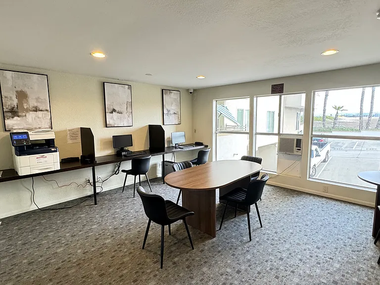 Laguna del Rey Apartments — Photo 40