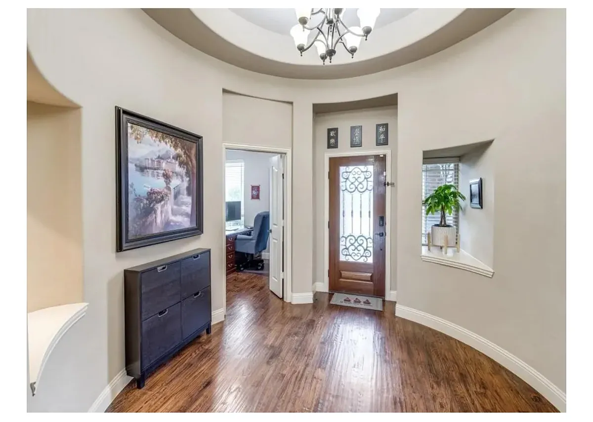 Building Photo - 804 Longhorn Dr