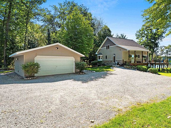 3rd image of W11381 Carrie Ln