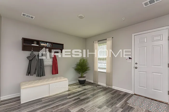 25 Winchester Ave — Photo 5