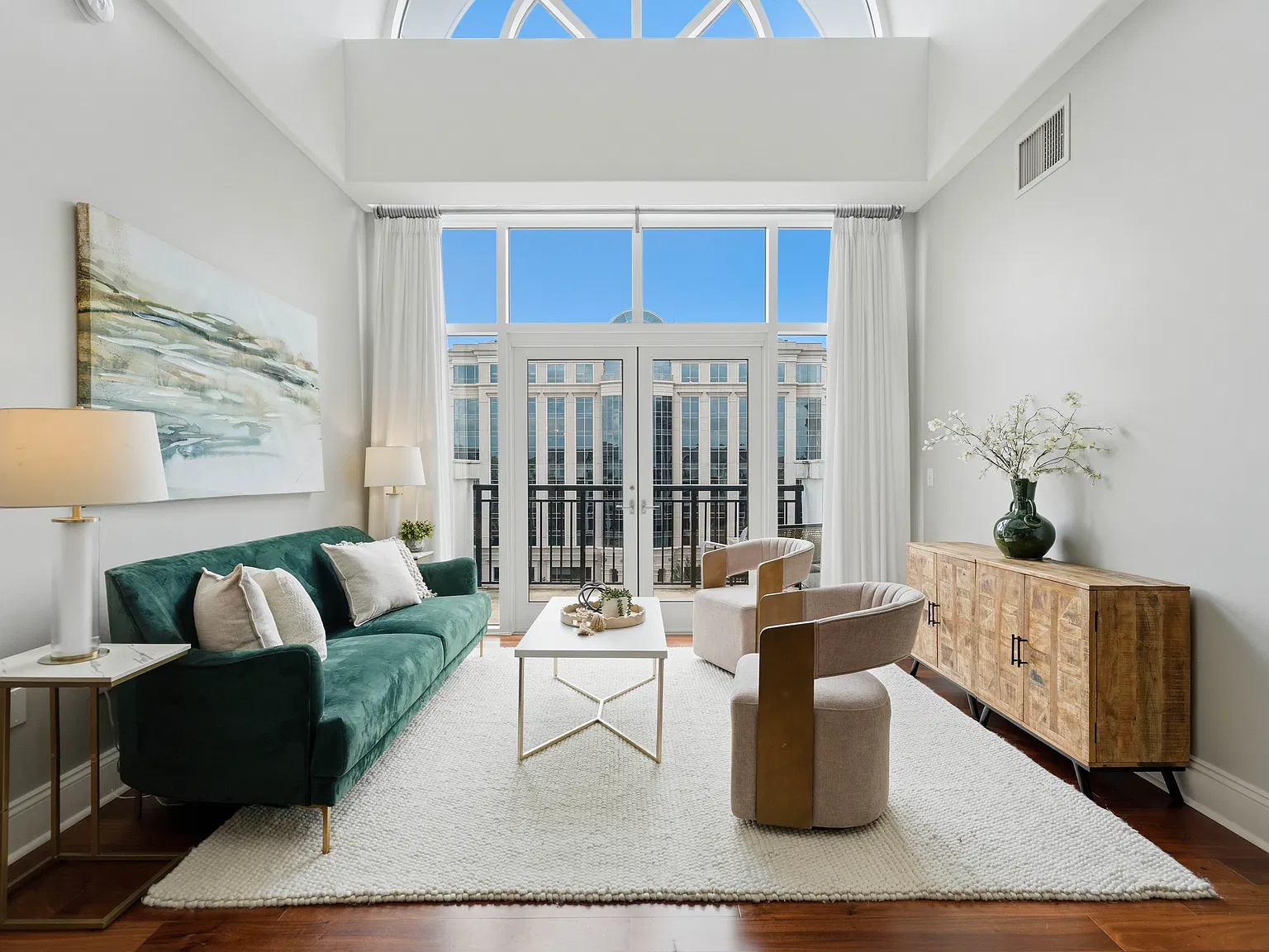 2 bed, 1115 sqft, $2,600 — Photo 2