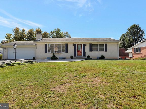 3rd image of 13422 Windsor Dr