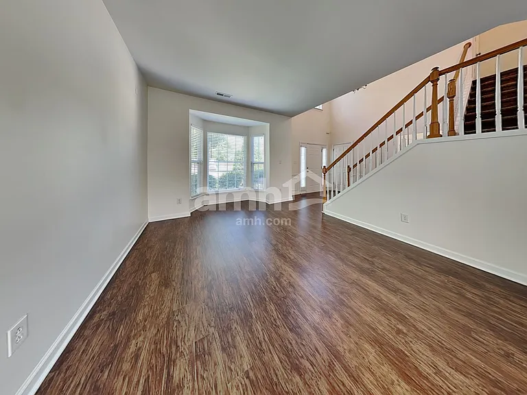 1440 Cantwell Ct — Photo 4