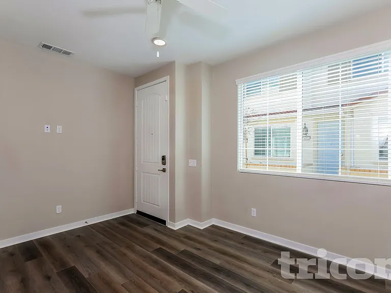 24680 Saber Ct — Photo 2