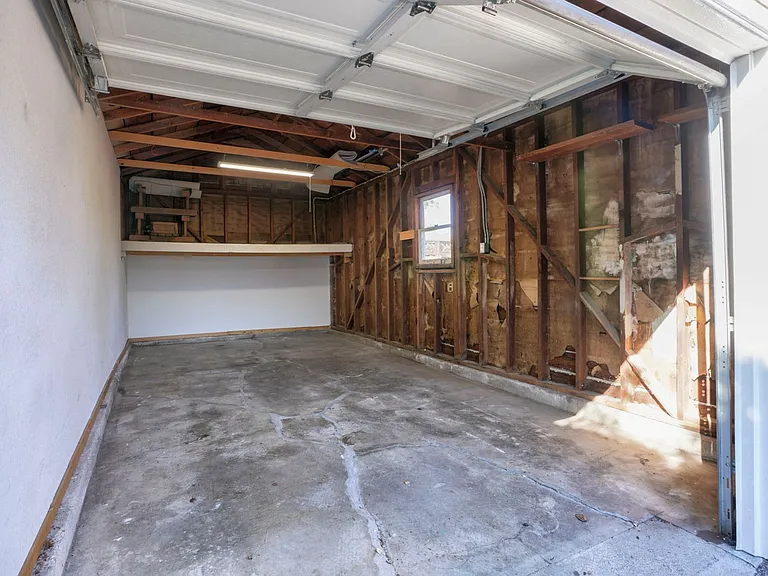 1621 Huron Ave — Photo 48