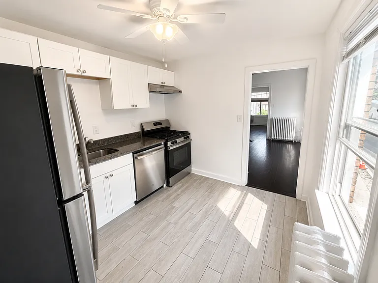 63 N Linwood Ave — Photo 3