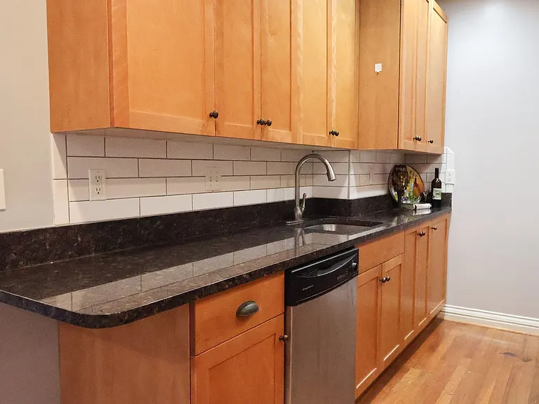 757 Syracuse Ave — Photo 6