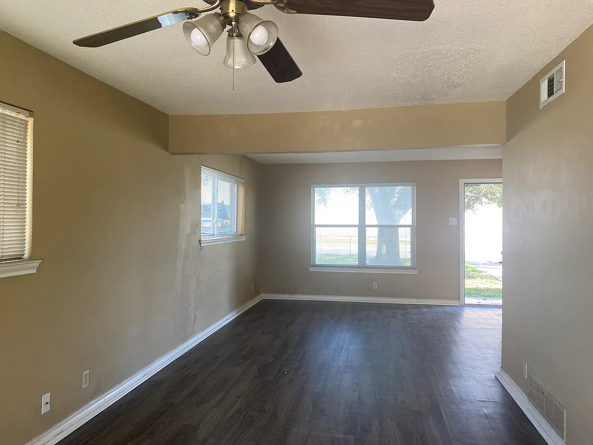 Building Photo - 1710 N Travis St #1710