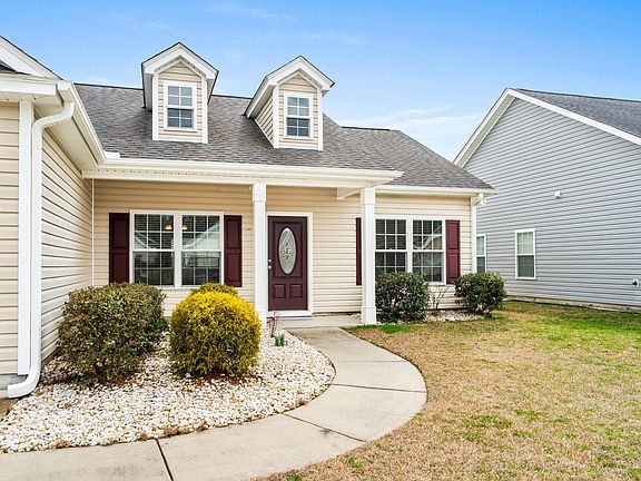 3rd image of 221 Cupola Dr.