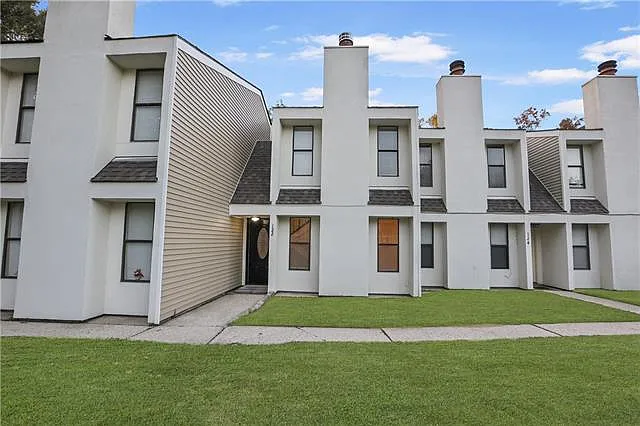 2 bed, 1.5 bath, 1100 sqft, $1,600 — Photo 1