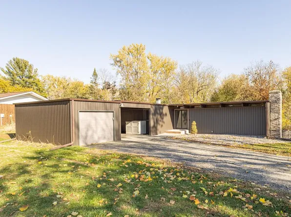 1155 Perry Drive, Platteville, WI 53818