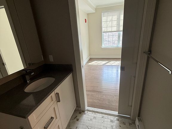 3rd image of 39 Herrick Rd #102