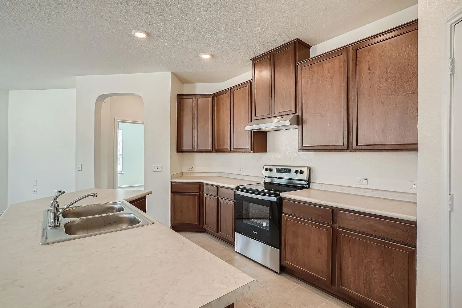 4 bed, 2.0 bath, 1694 sqft, $2,200 — Photo 4