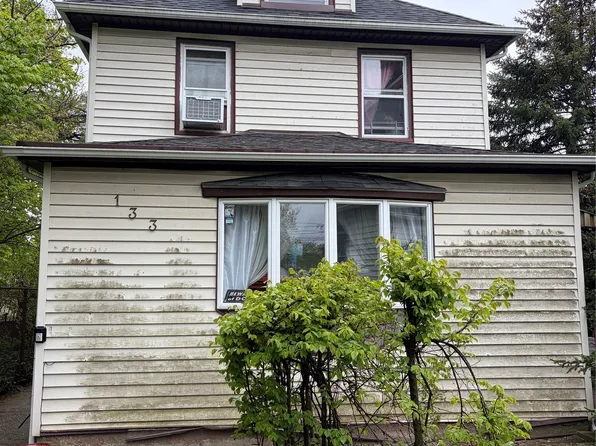 135 Bayview Avenue, Inwood, NY 11096