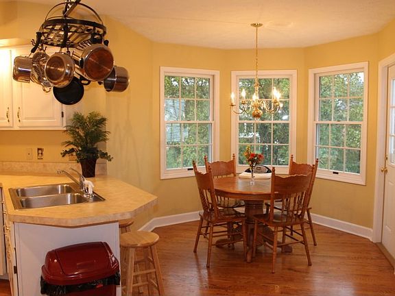 Breakfast Nook/Bay Window