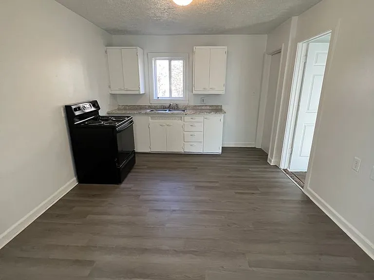 2541 E Bennett St — Photo 7