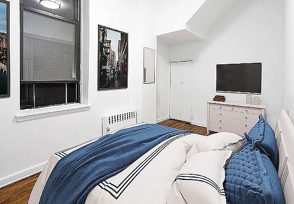 3rd image of 201 W 91st St APT 2-B