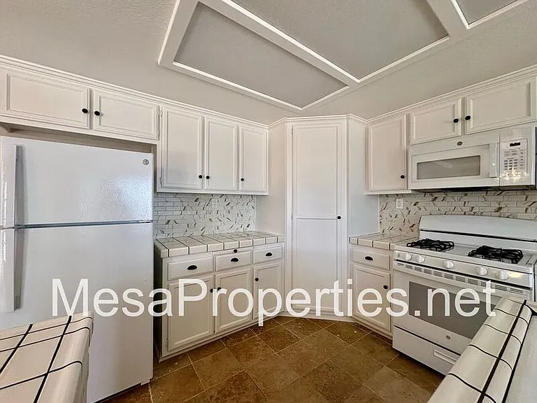 7891 Corona Ave — Photo 11