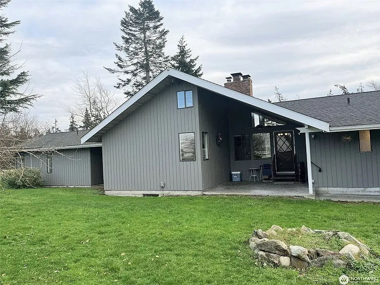 615 Arrowhead Rd — Photo 2