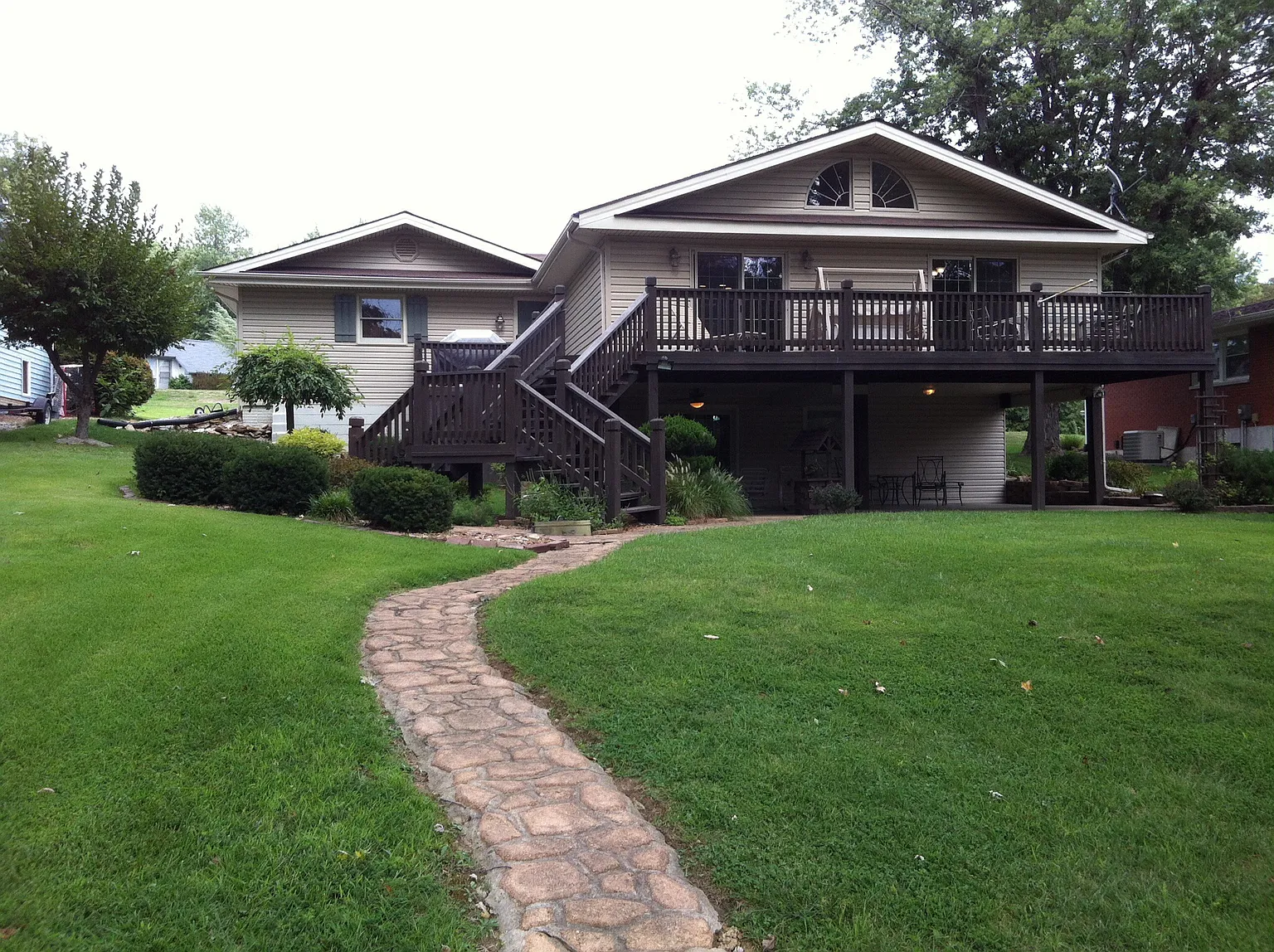 873 Holiday Point Pkwy photo 1