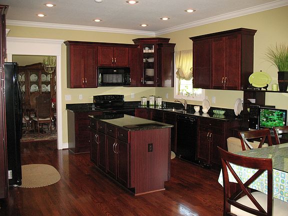 2nd image of 135 Laurel Cyn