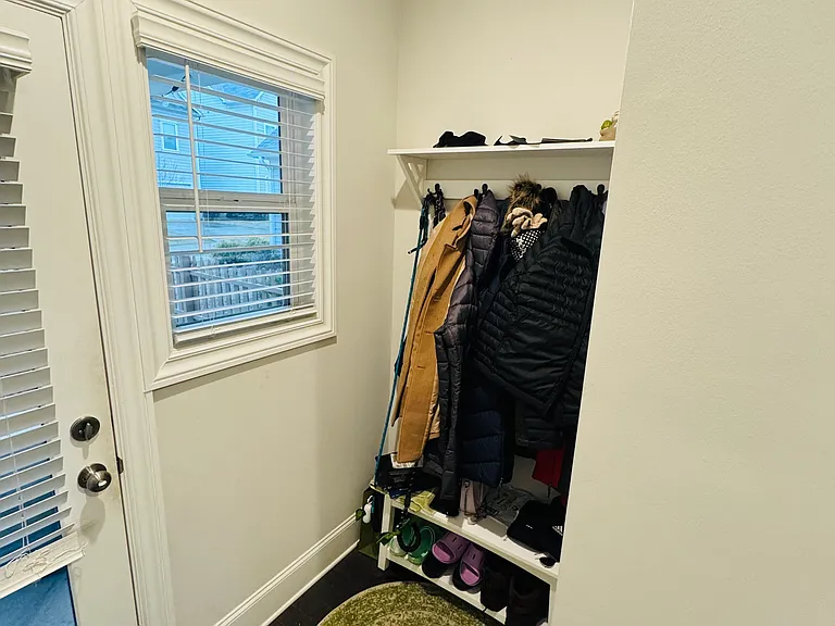 1796 Sanford Ln NW — Photo 4