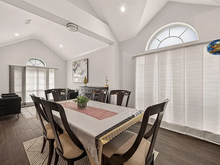 6514 Kings Summit Dr — Photo 10