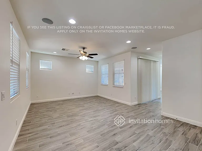 242 N 69th Pl — Photo 6