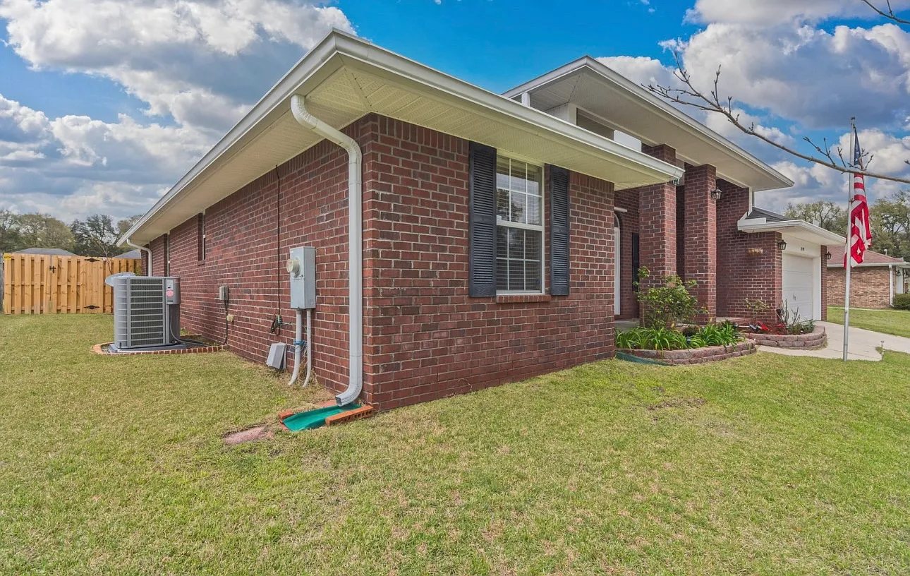 2197 Hagood Loop — Photo 2