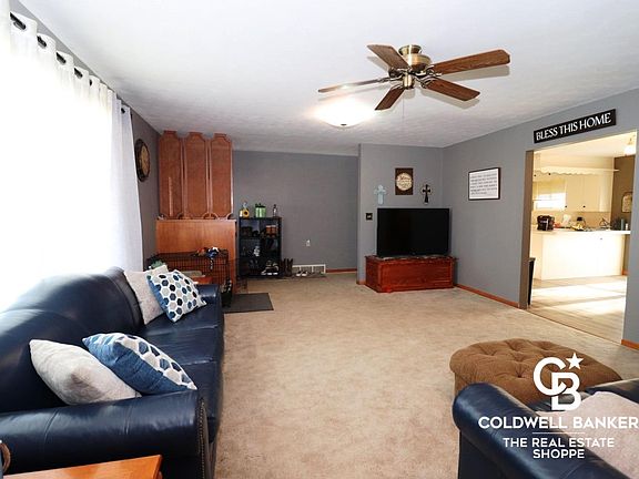 3rd image of 1001 College St