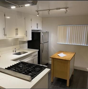 Large "family-sized" gas stove - very rare!