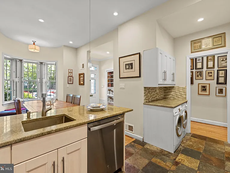 2426 I St NW — Photo 8