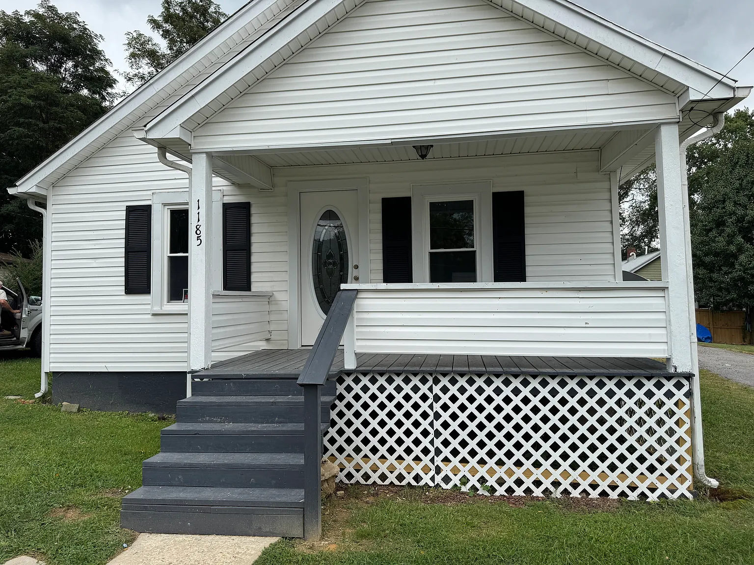2 bed, 624 sqft, $1,300 — Photo 1