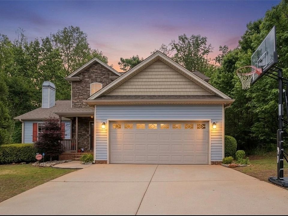 1st image of 520 Abberly Ln