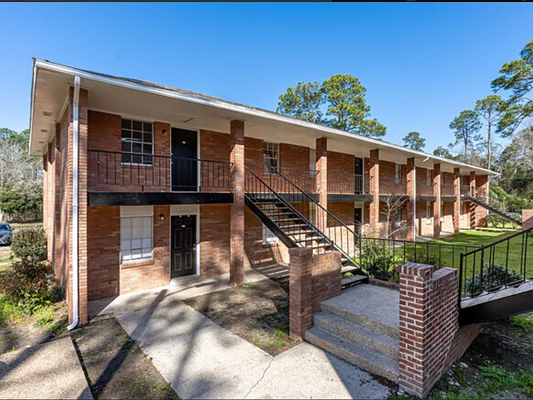 Bayou Apartments — Photo 20