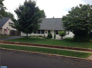 84 Kraft Ln, Levittown, PA 19055