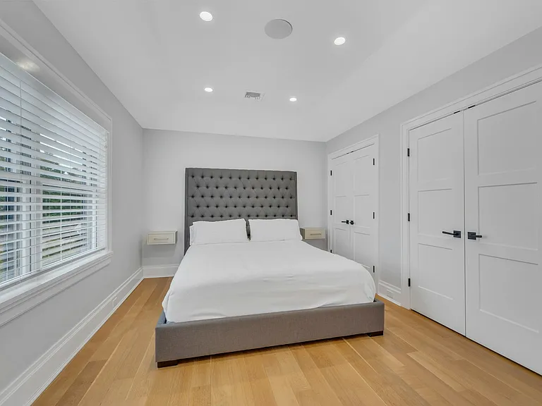 165 Marine Pl — Photo 14