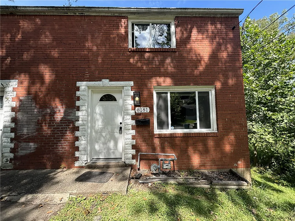 2 bed, 1.5 bath, 828 sqft, $1,425 — Photo 2