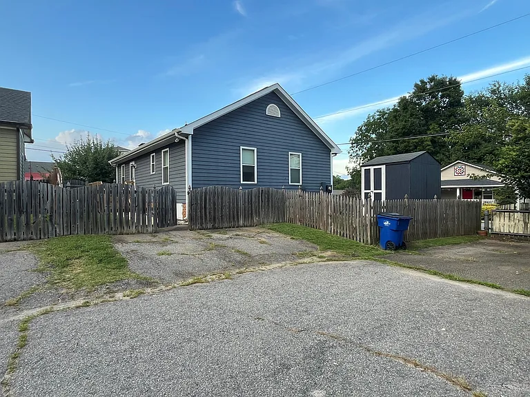 620 E Davie St — Photo 4