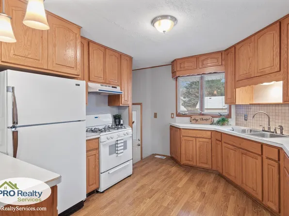 257 E Spruce St, South Saint Paul, MN 55075