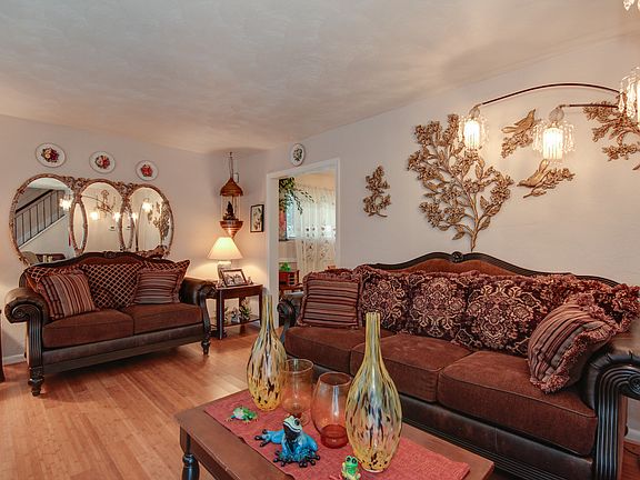 4th image of 457 Dauphin Ln