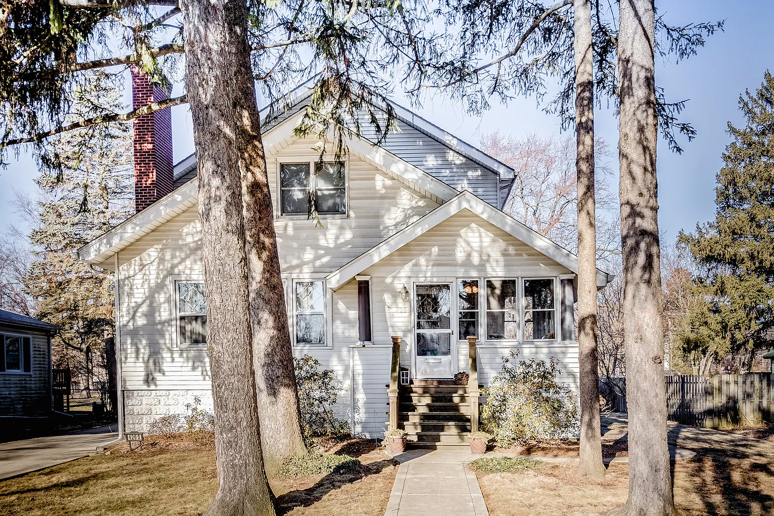 426 S Villa Ave photo 1